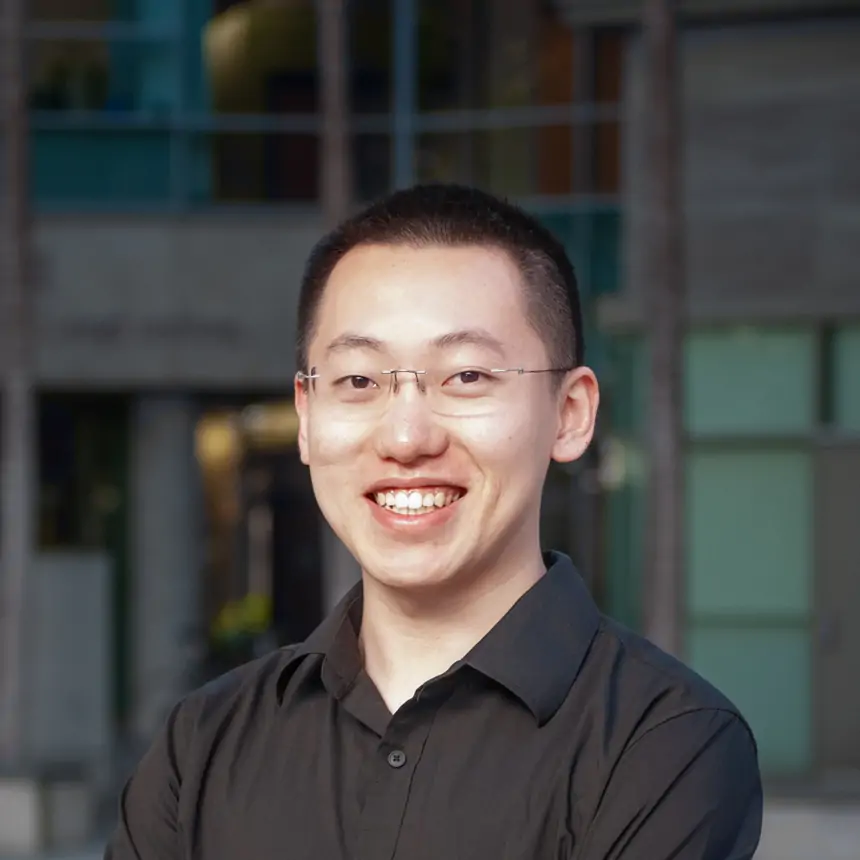 Ruishi Zou headshot